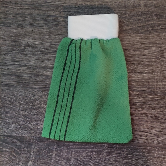 The Moroccan Kiss Exfoliating Glove: Your Path to Radiant Skin - Picture 6 of 6